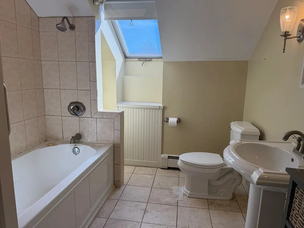 2 bed, 1 bath apartment for rent at 9 Charles St Unit 2, Newburyport — photo 16 of 16