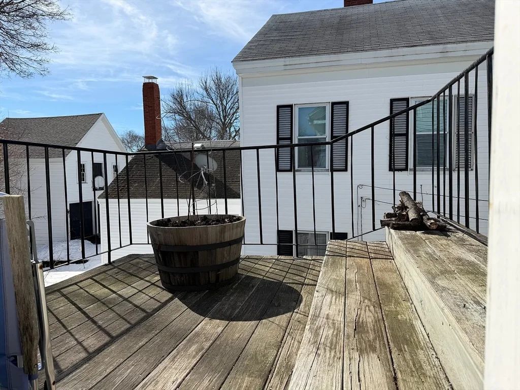 2 bed, 1 bath apartment for rent at 9 Charles St Unit 2, Newburyport — photo 7 of 16