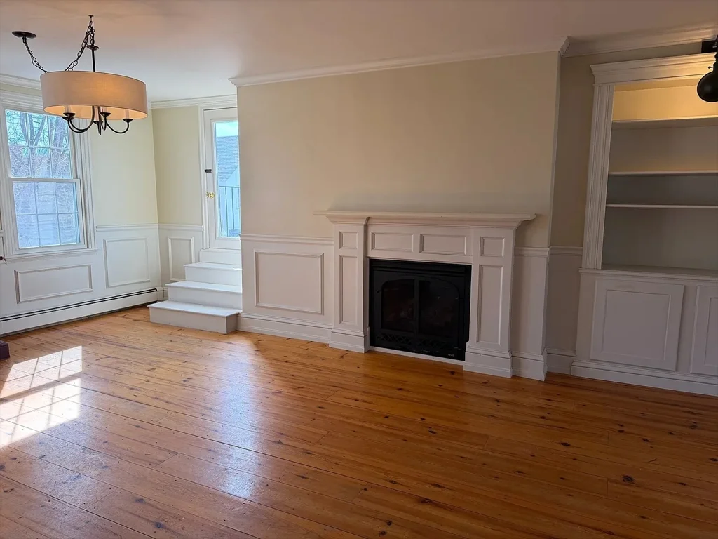 2 bed, 1 bath apartment for rent at 9 Charles St Unit 2, Newburyport — photo 5 of 16