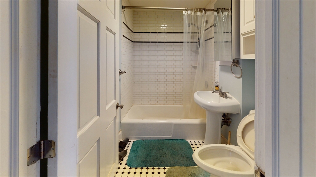 2 bed, 2 bath apartment for rent at 9 Chesterton St Unit 2, Roxbury — photo 4 of 10