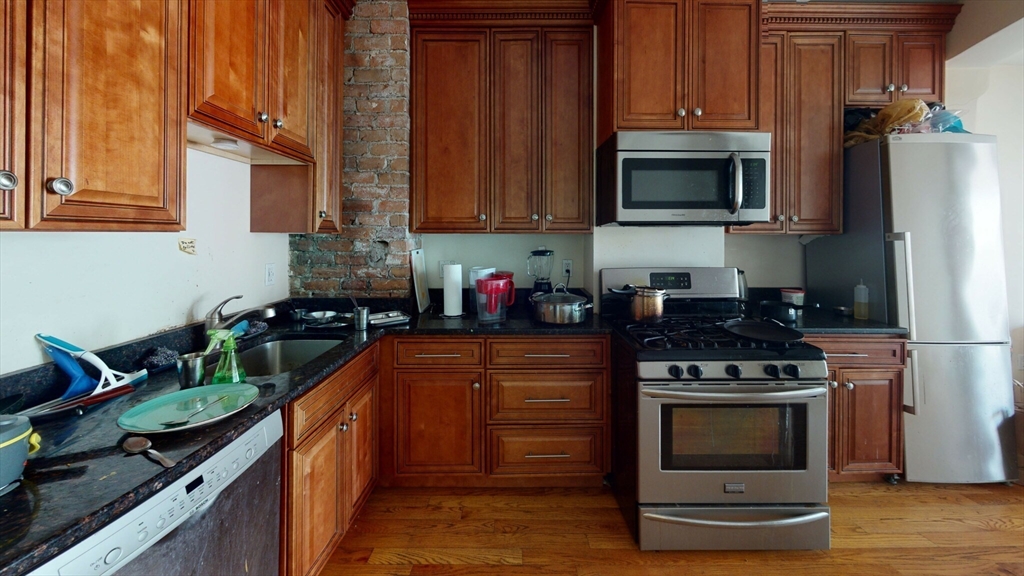 2 bed, 2 bath apartment for rent at 9 Chesterton St Unit 2, Roxbury — photo 2 of 10