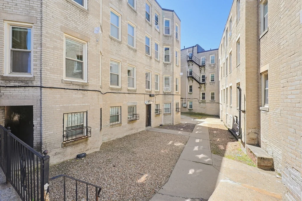 1 bed, 1 bath apartment for rent at 9 Colborne Rd Unit 2, Brighton — photo 15 of 17
