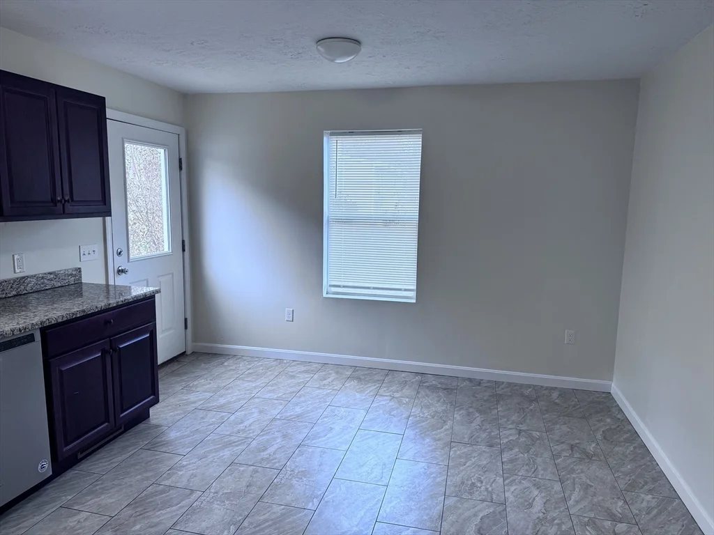 3 bed, 2 bath apartment for rent at 9 Columbia Unit 1, Holyoke — photo 3 of 16