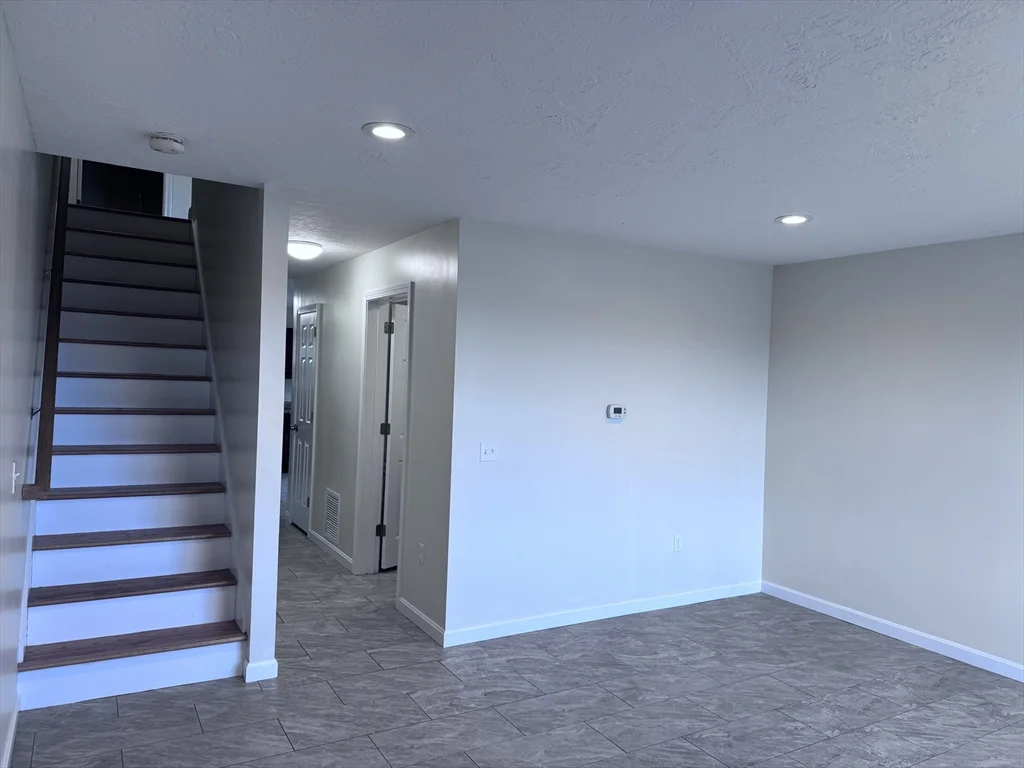 3 bed, 2 bath apartment for rent at 9 Columbia Unit 1, Holyoke — photo 6 of 16