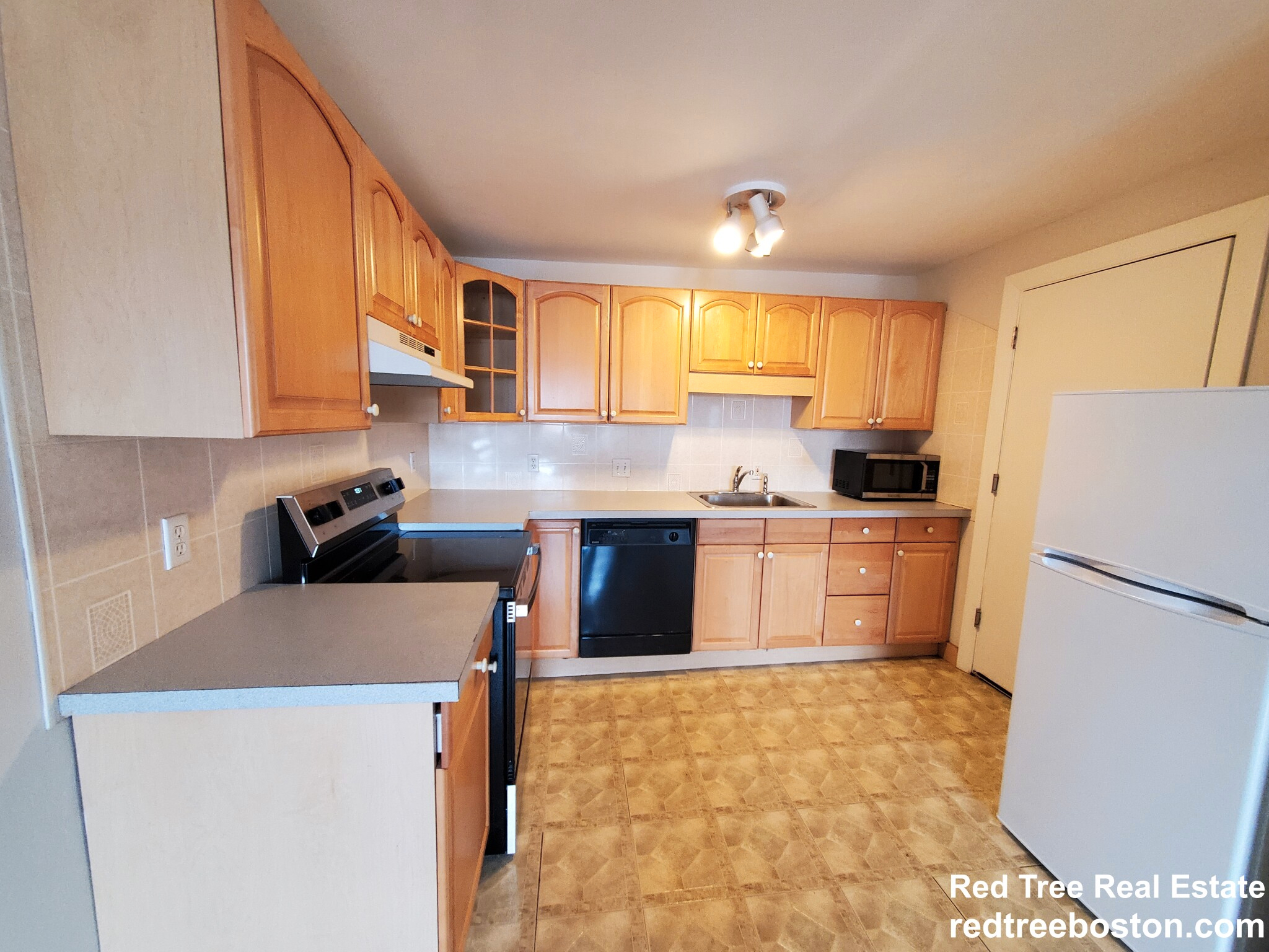 2 bed, 1 bath apartment for rent at 9 Commonwealth Ct Unit 13, Brighton — photo 5 of 12