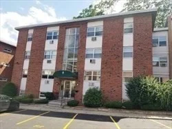 2 bed, 1 bath apartment for rent at 9 Commonwealth Ct Unit 7, Brighton — photo 2 of 11