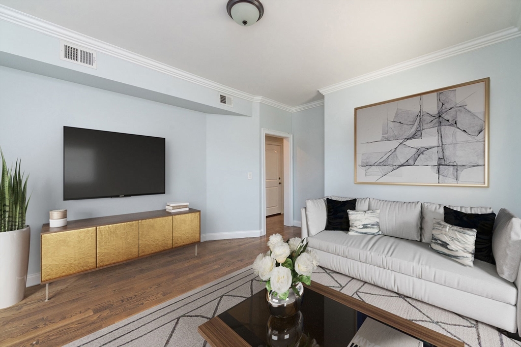 3 bed, 1 bath apartment for rent at 9 Cornwall St Unit 2, Jamaica Plain — photo 2 of 19