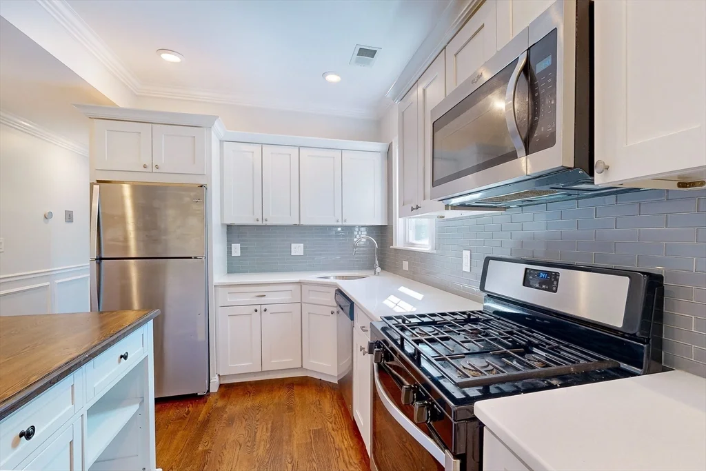 3 bed, 1 bath apartment for rent at 9 Cornwall St Unit 3, Jamaica Plain — photo 6 of 20