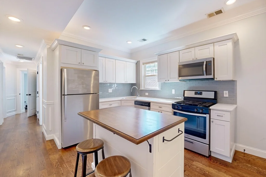 3 bed, 1 bath apartment for rent at 9 Cornwall St Unit 3, Jamaica Plain — photo 3 of 20
