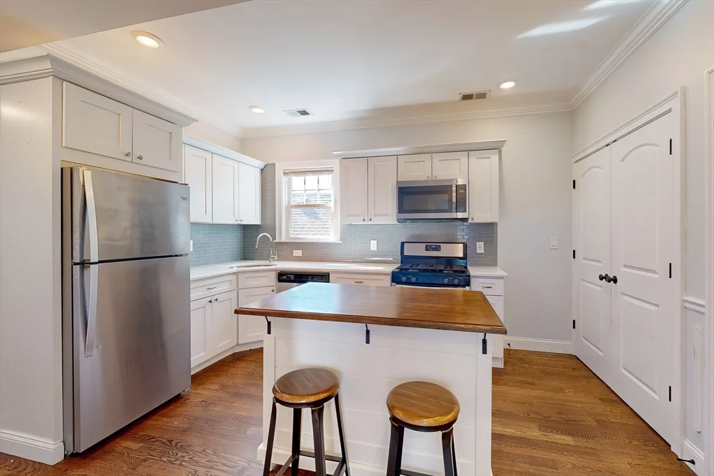 3 bed, 1 bath apartment for rent at 9 Cornwall St Unit 3, Jamaica Plain — photo 4 of 20