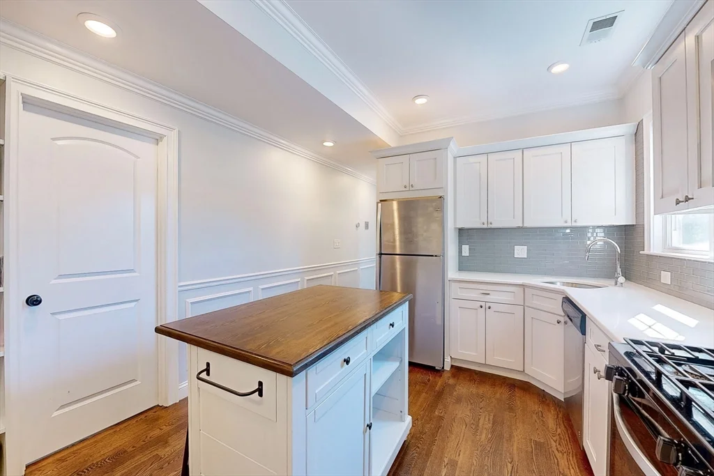 3 bed, 1 bath apartment for rent at 9 Cornwall St Unit 3, Jamaica Plain — photo 5 of 20