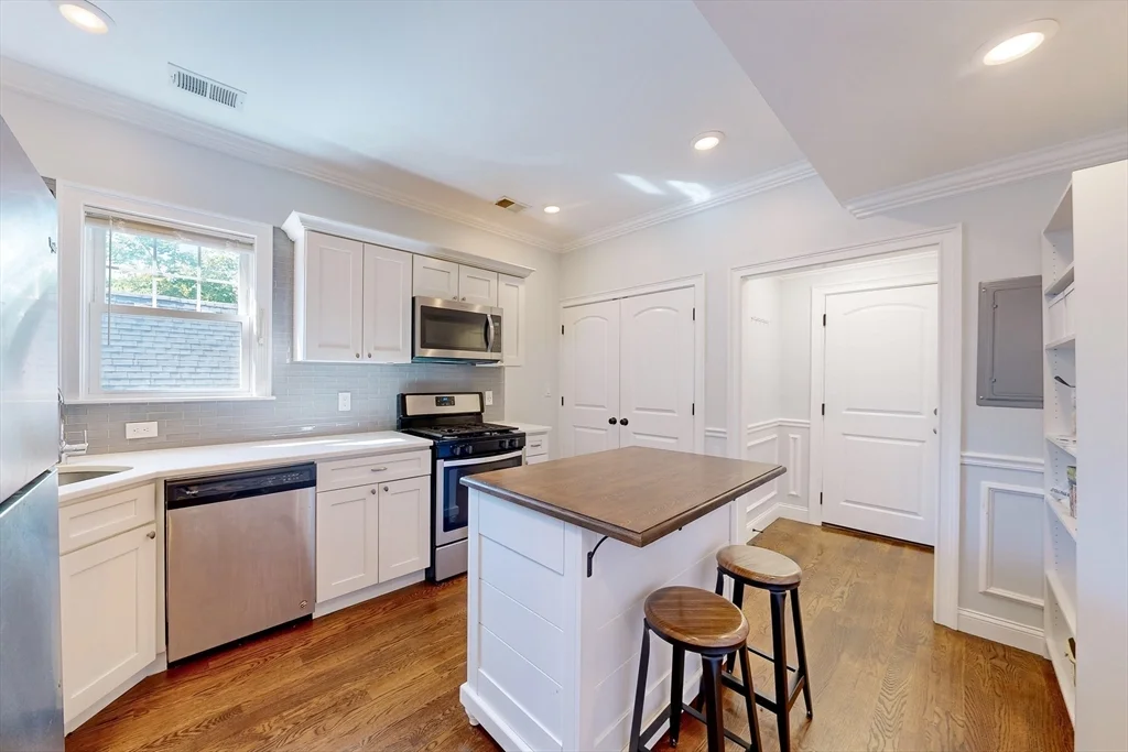 3 bed, 1 bath apartment for rent at 9 Cornwall St Unit 3, Jamaica Plain — photo 1 of 20