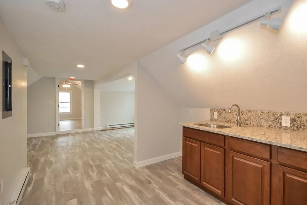 2 bed, 1 bath apartment for rent at 9 Cottage Ct Unit 3, Middleboro — photo 5 of 6