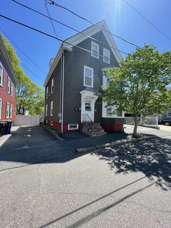 5 bed, 2 bath apartment for rent at 9 Cushing St Unit 2, Salem — photo 1 of 16