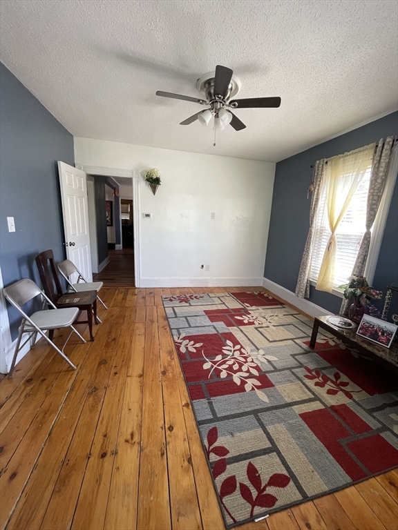 5 bed, 2 bath apartment for rent at 9 Cushing St Unit 2, Salem — photo 3 of 16