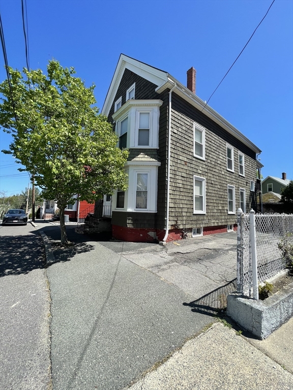 5 bed, 2 bath apartment for rent at 9 Cushing St Unit 2, Salem — photo 15 of 16
