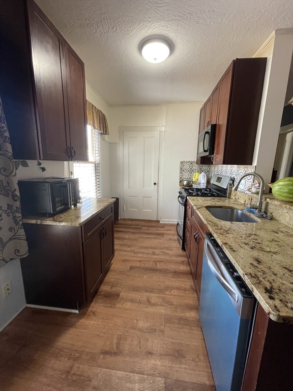 5 bed, 2 bath apartment for rent at 9 Cushing St Unit 2, Salem — photo 5 of 16