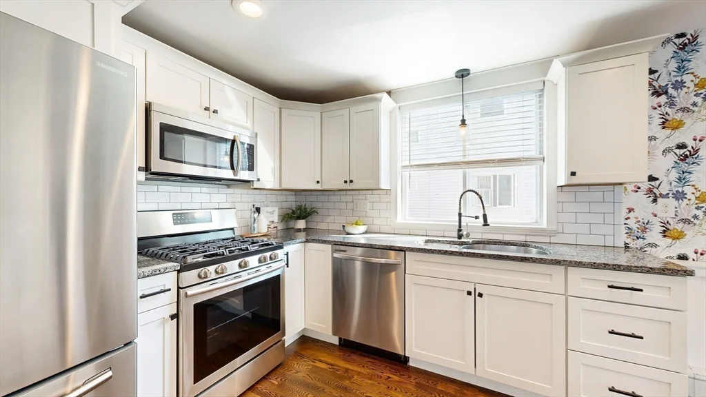 4 bed, 2 bath apartment for rent at 9 Dolphin Ave, Winthrop — photo 11 of 36