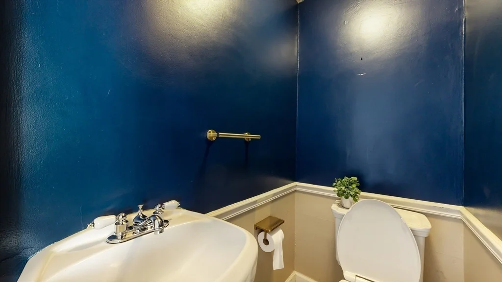 4 bed, 2 bath apartment for rent at 9 Dolphin Ave, Winthrop — photo 15 of 36