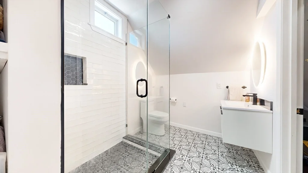 4 bed, 2 bath apartment for rent at 9 Dolphin Ave, Winthrop — photo 25 of 36