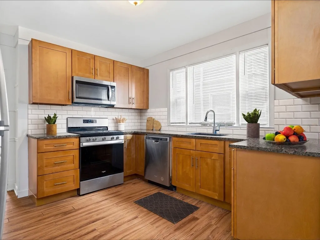 2 bed, 1 bath apartment for rent at 9 Edmunds St Unit 1, North Cambridge — photo 2 of 9
