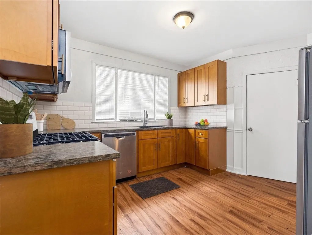 2 bed, 1 bath apartment for rent at 9 Edmunds St Unit 1, North Cambridge — photo 3 of 9
