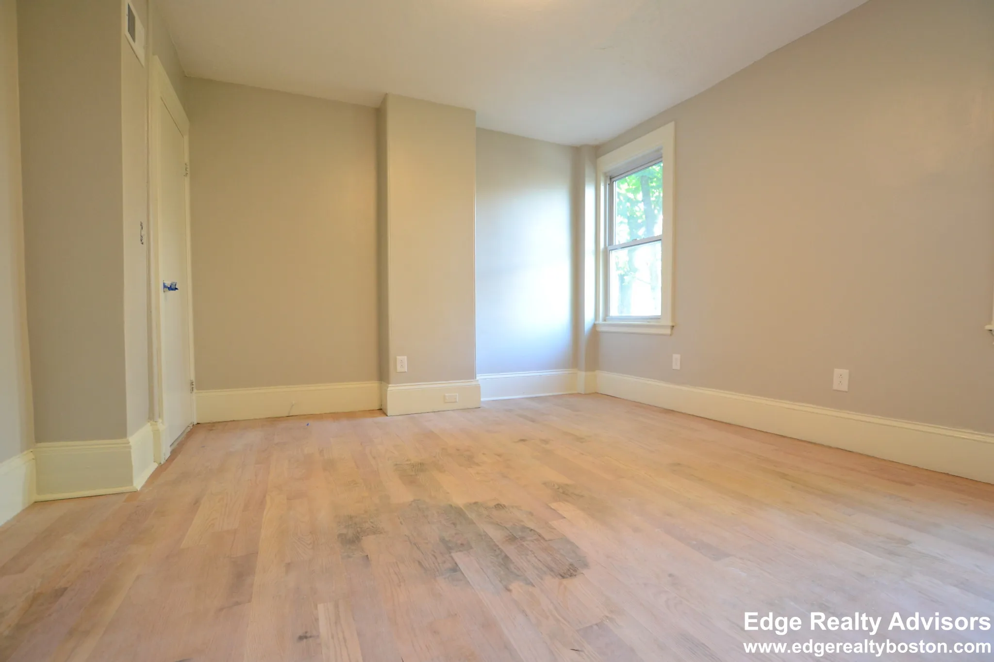 7 bed, 3 bath apartment for rent at 9 Eleanor St Unit 1, Allston — photo 8 of 10