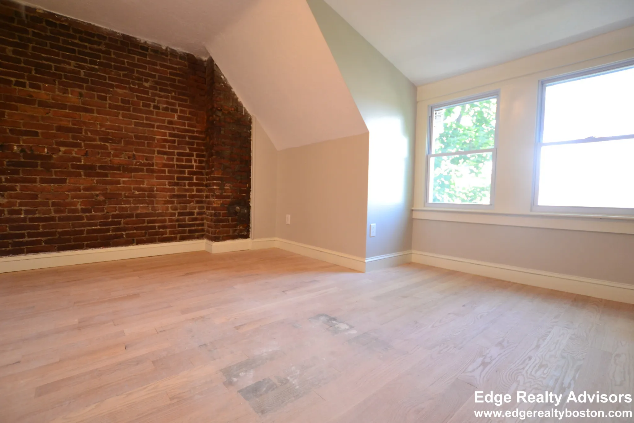 7 bed, 3 bath apartment for rent at 9 Eleanor St Unit 1, Allston — photo 7 of 10