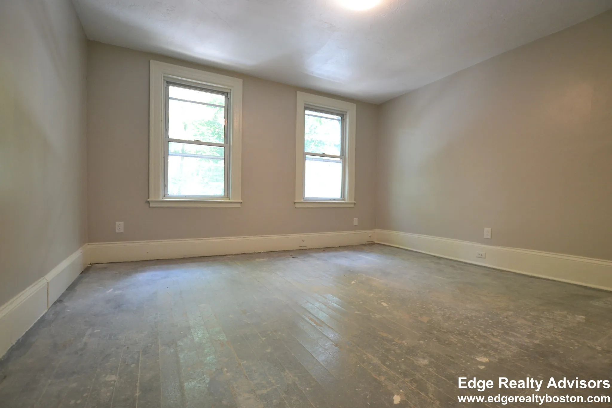 7 bed, 3 bath apartment for rent at 9 Eleanor St Unit 1, Allston — photo 5 of 10
