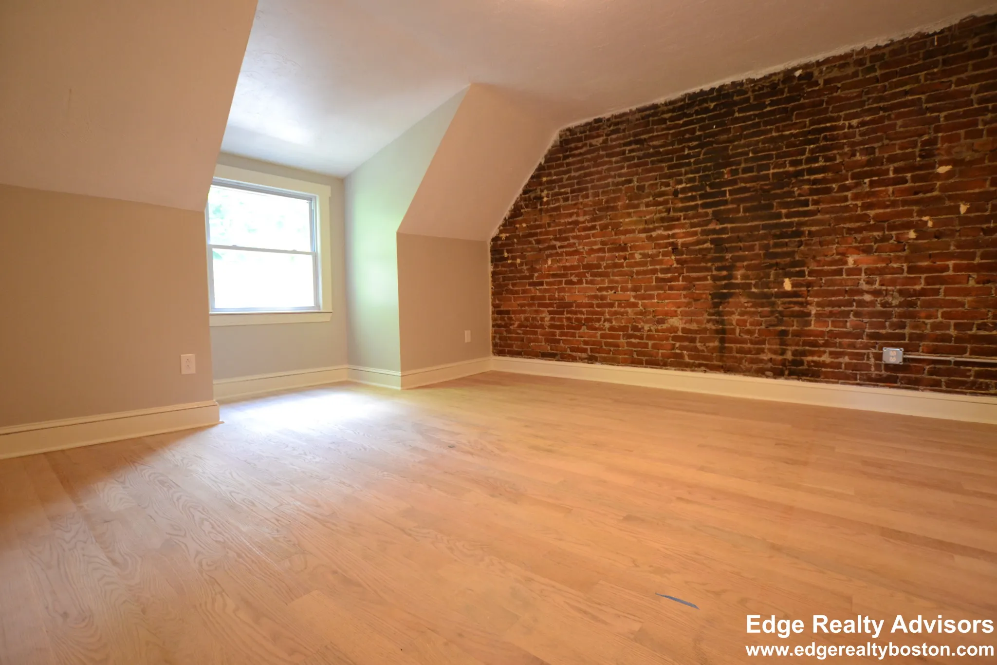 7 bed, 3 bath apartment for rent at 9 Eleanor St Unit 1, Allston — photo 6 of 10