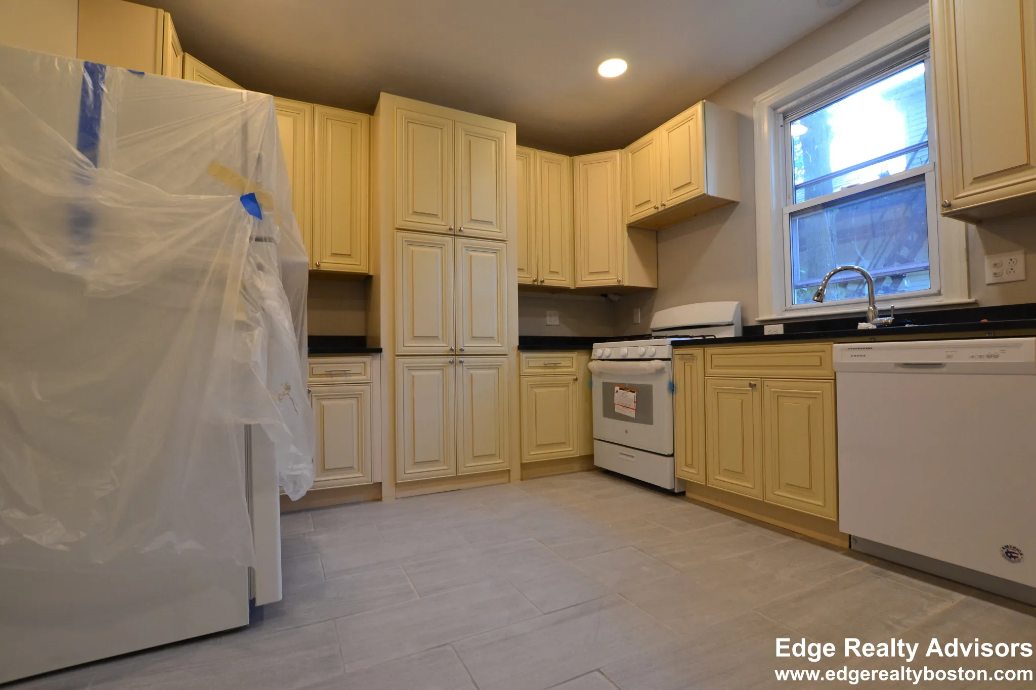 7 bed, 3 bath apartment for rent at 9 Eleanor St Unit 1, Allston — photo 2 of 10