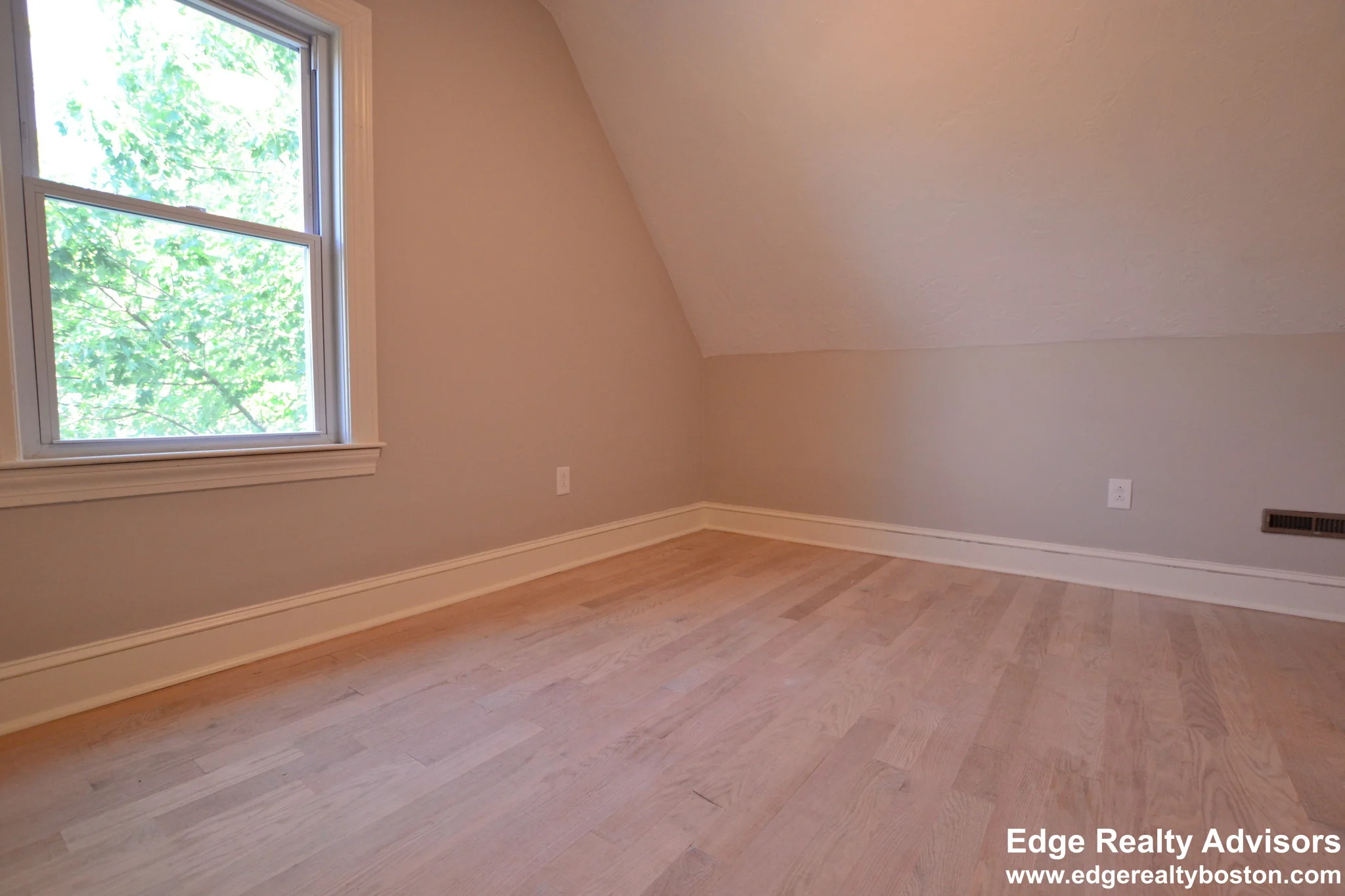 7 bed, 3 bath apartment for rent at 9 Eleanor St Unit 1, Allston — photo 10 of 10
