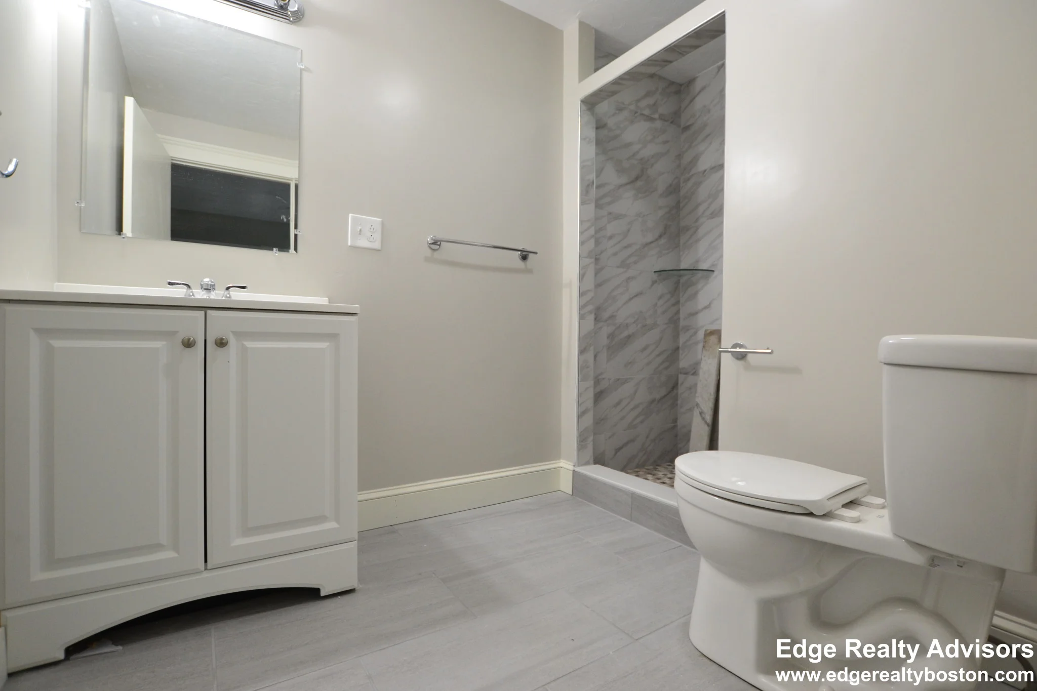 7 bed, 3 bath apartment for rent at 9 Eleanor St Unit 1, Allston — photo 9 of 10