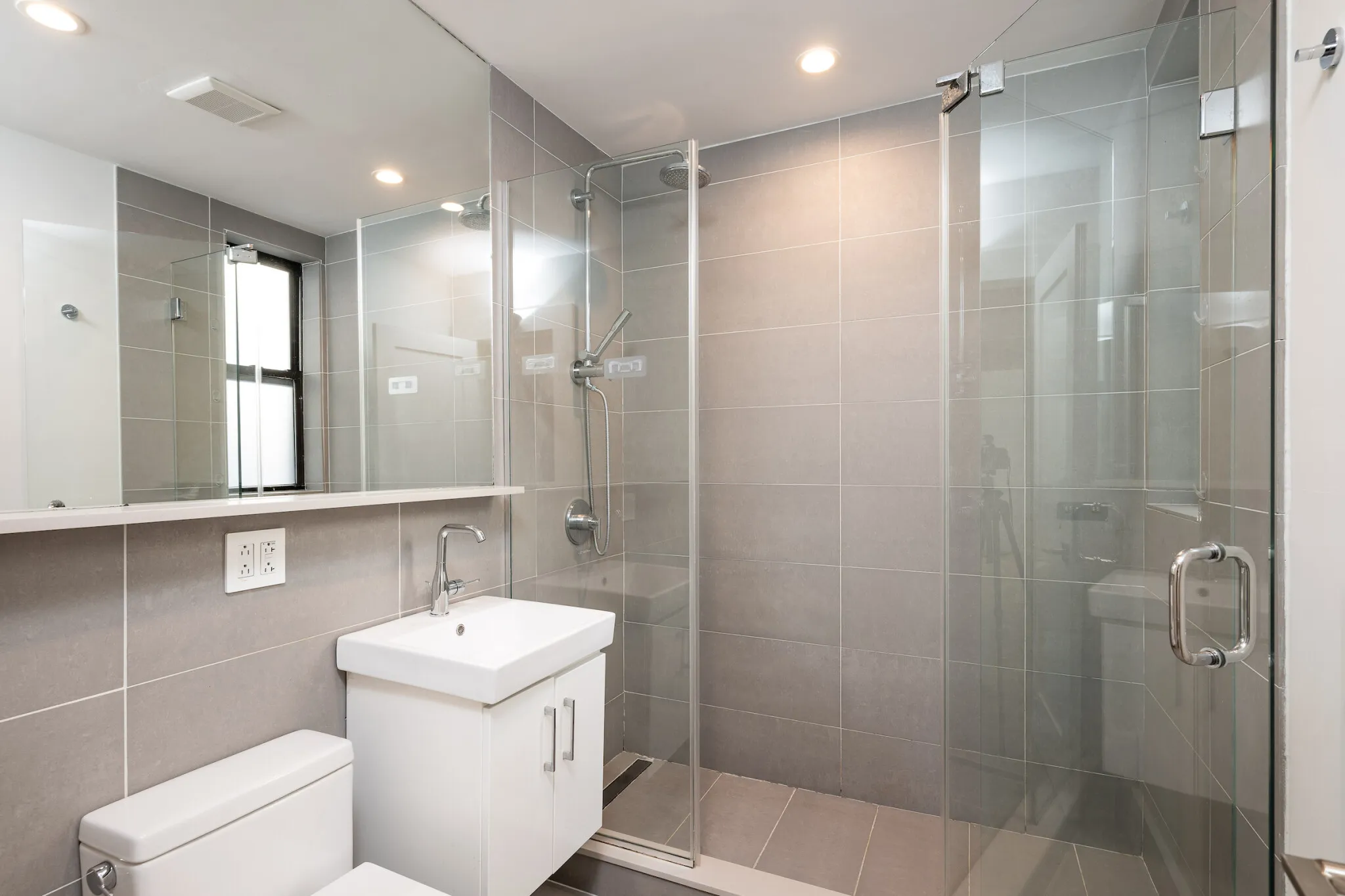 3 bed, 1 bath apartment for rent at 9 Elko St Unit 6, Oak Square — photo 6 of 13