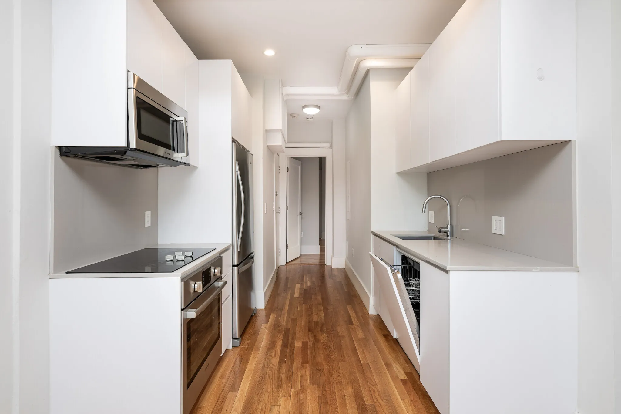 3 bed, 1 bath apartment for rent at 9 Elko St Unit 6, Oak Square — photo 3 of 13
