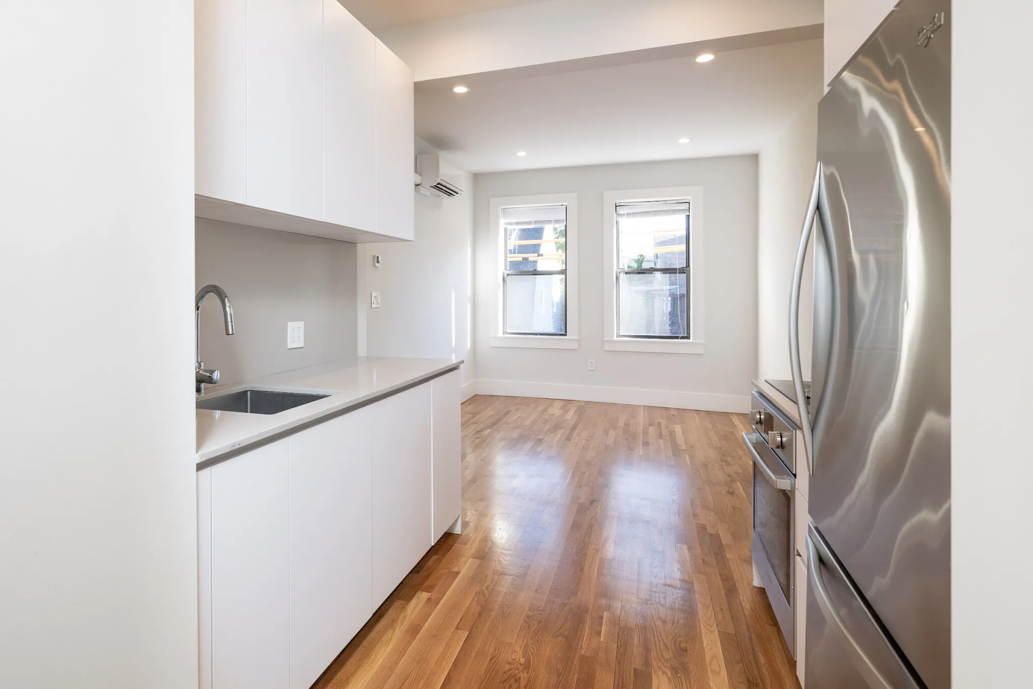 3 bed, 1 bath apartment for rent at 9 Elko St Unit 6, Oak Square — photo 1 of 13