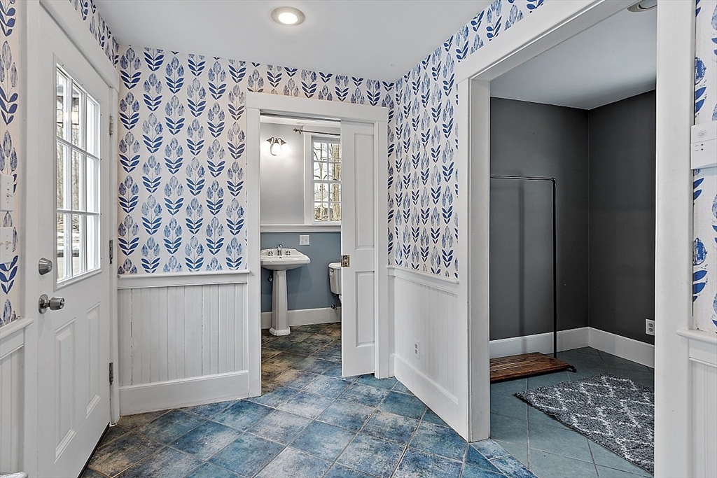 4 bed, 4+ bath apartment for rent at 9 Elm St, Pepperell — photo 14 of 42