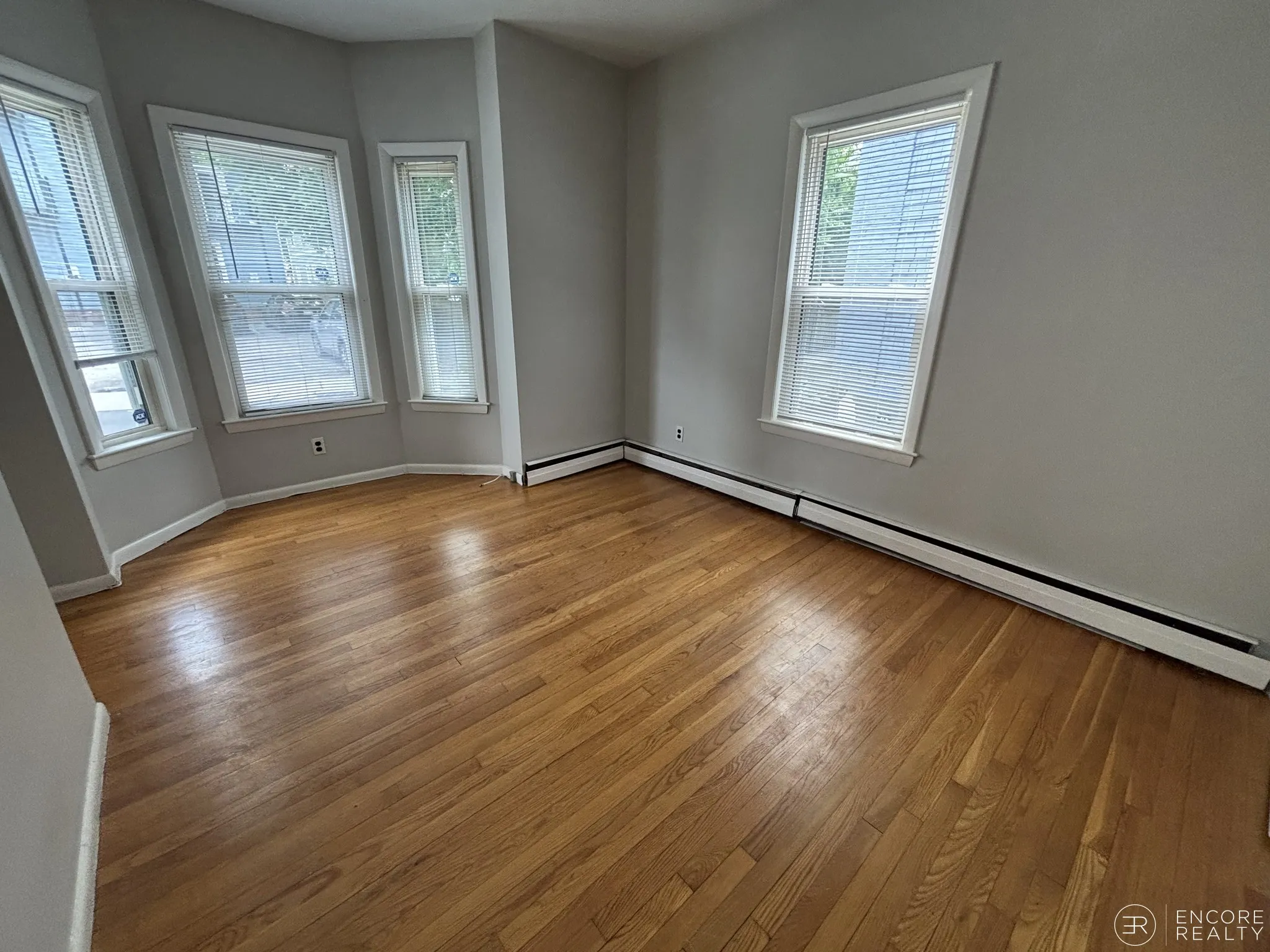 Studio bed, 1 bath apartment for rent at 9 Elmer St Unit 1, Riverside — photo 4 of 5