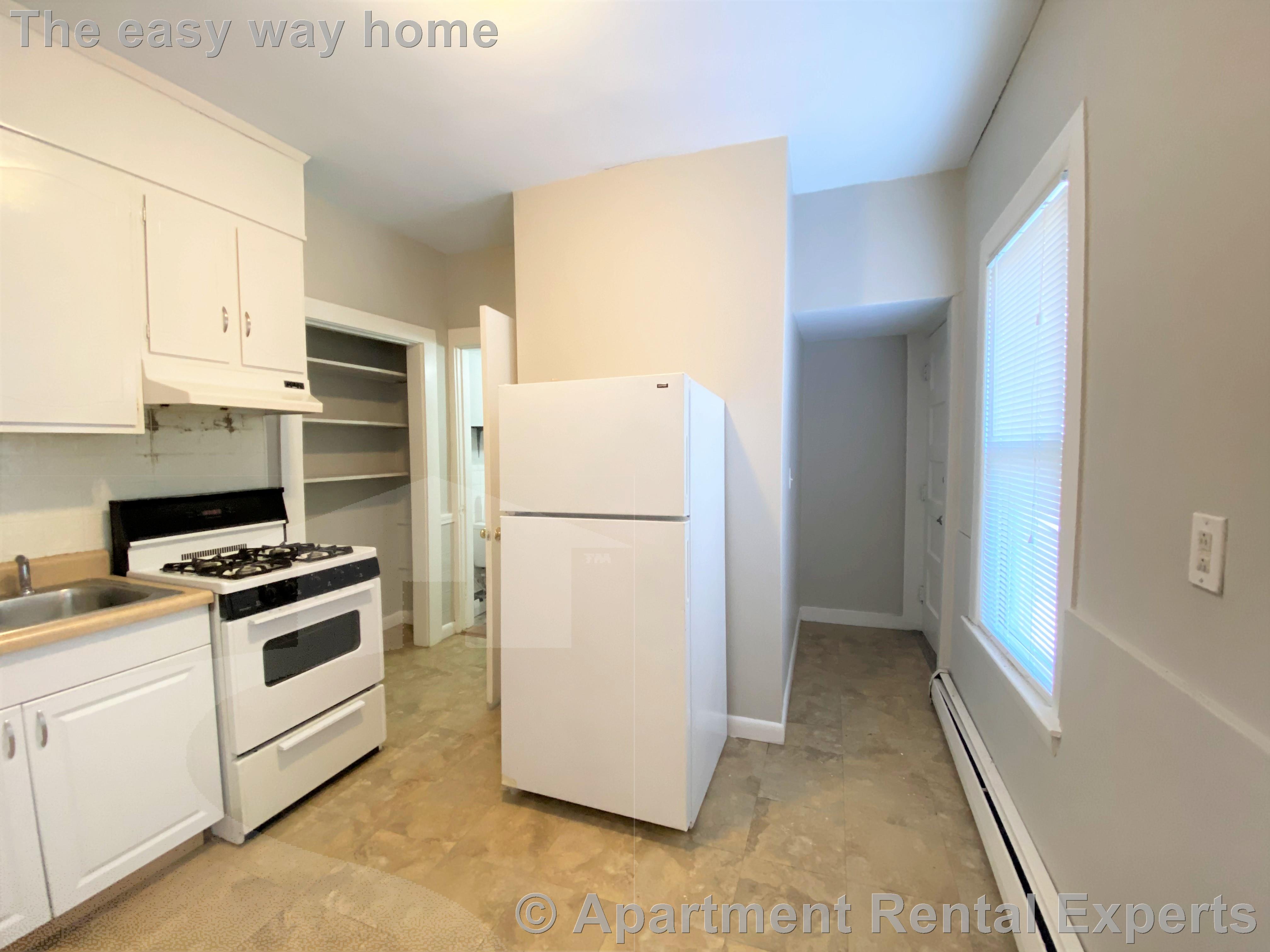 1 bed, 1 bath apartment for rent at 9 Elmer St Unit 3, Riverside — photo 4 of 10