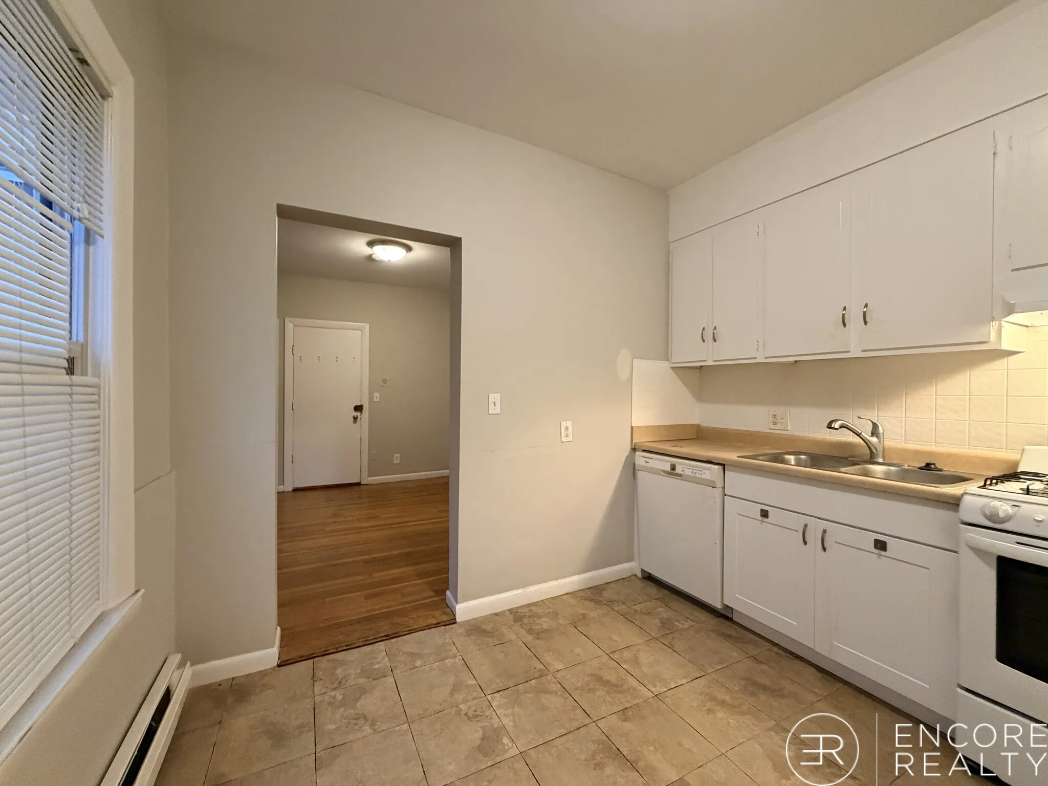 Studio bed, 1 bath apartment for rent at 9 Elmer St Unit 3W, Riverside — photo 2 of 14