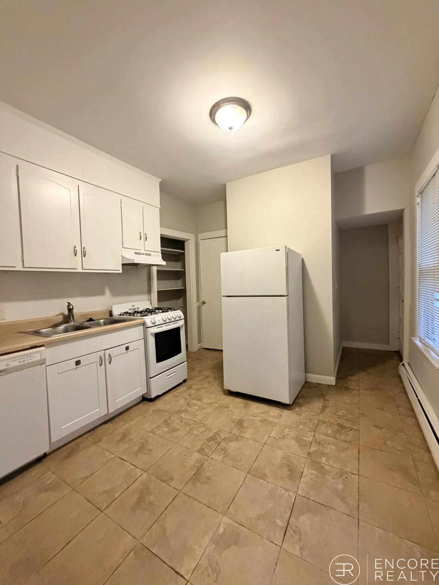 Studio bed, 1 bath apartment for rent at 9 Elmer St Unit 3W, Riverside — photo 1 of 14