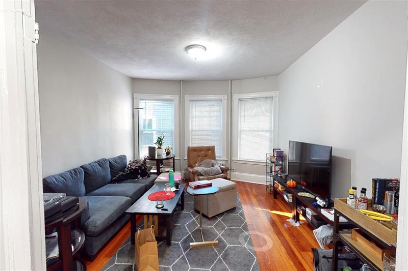 2 bed, 1 bath apartment for rent at 9 Eustis St Unit 1, Baldwin — photo 1 of 11