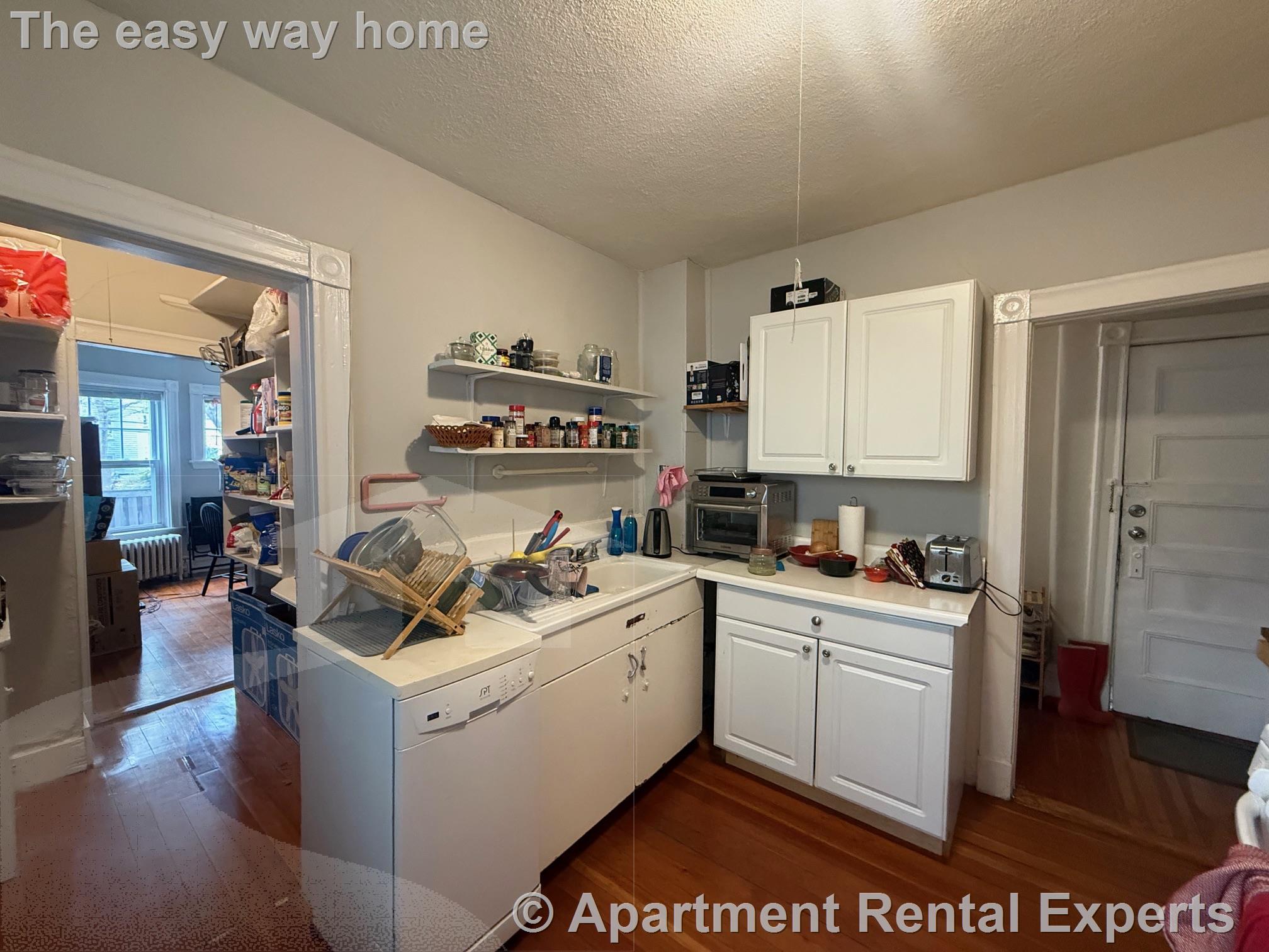 2 bed, 1 bath apartment for rent at 9 Eustis St Unit 1R, Baldwin — photo 2 of 13