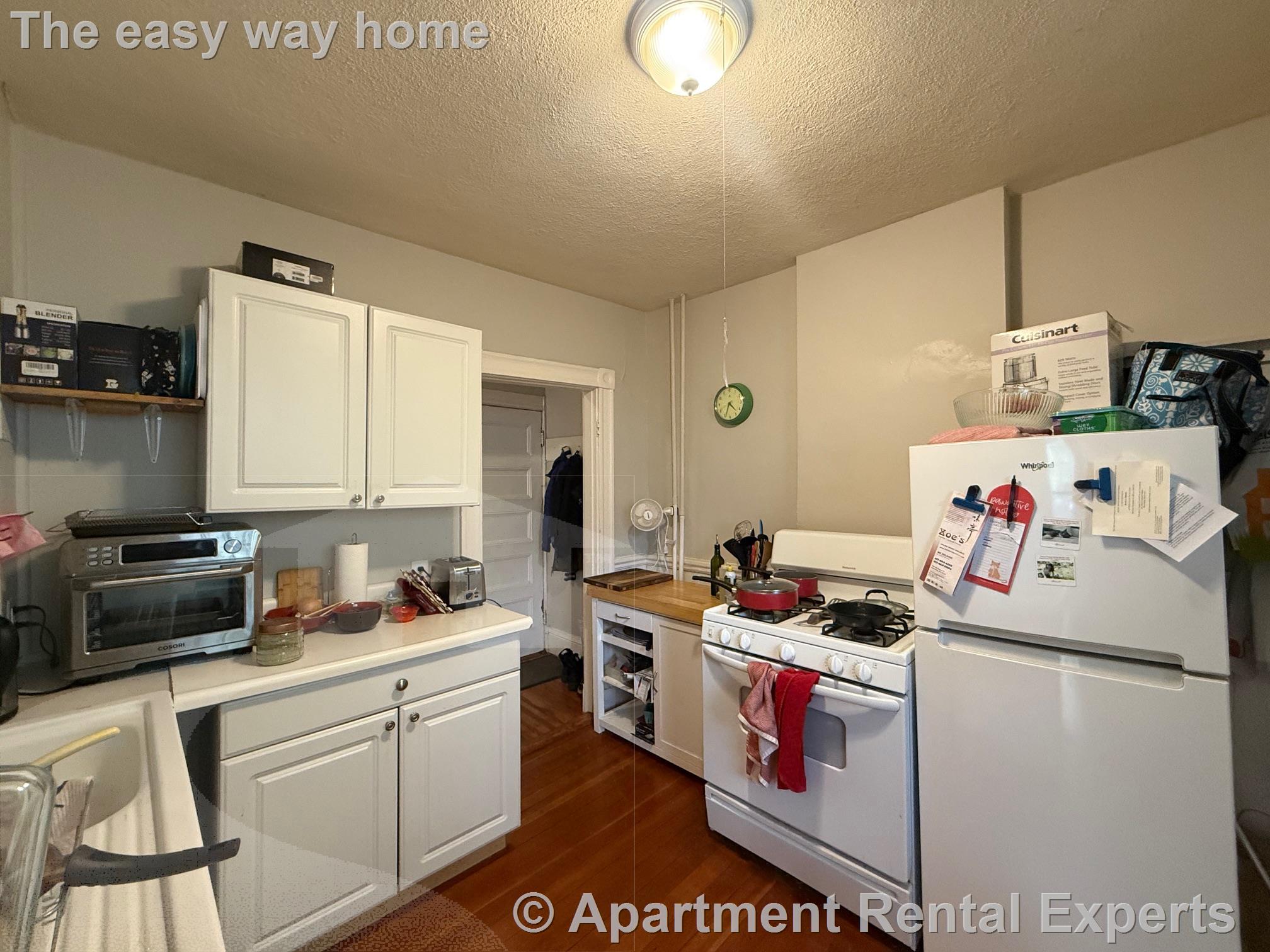 2 bed, 1 bath apartment for rent at 9 Eustis St Unit 1R, Baldwin — photo 1 of 13