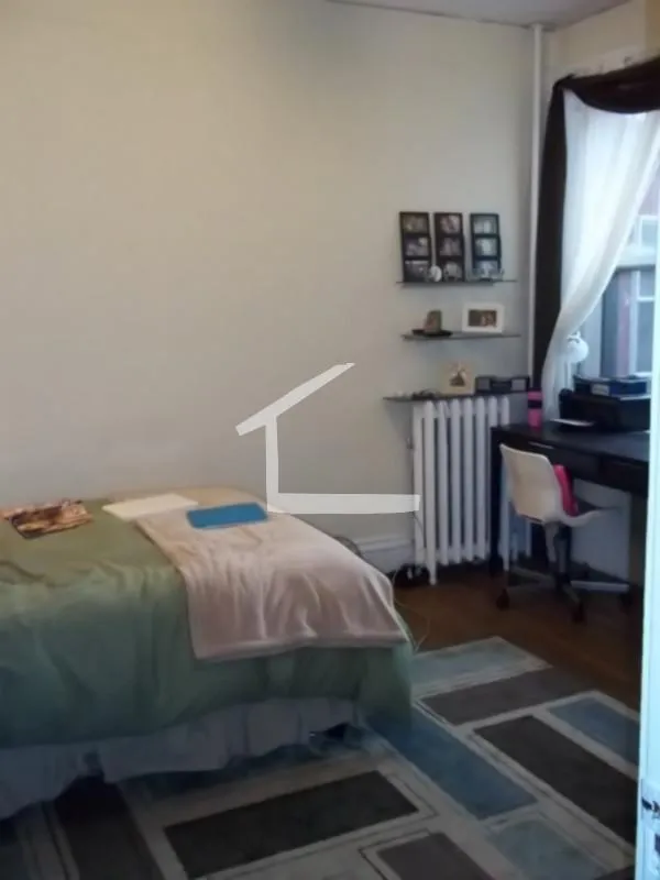 5 bed, 1.5 bath apartment for rent at 9 Euston St Unit 2, Longwood — photo 5 of 9
