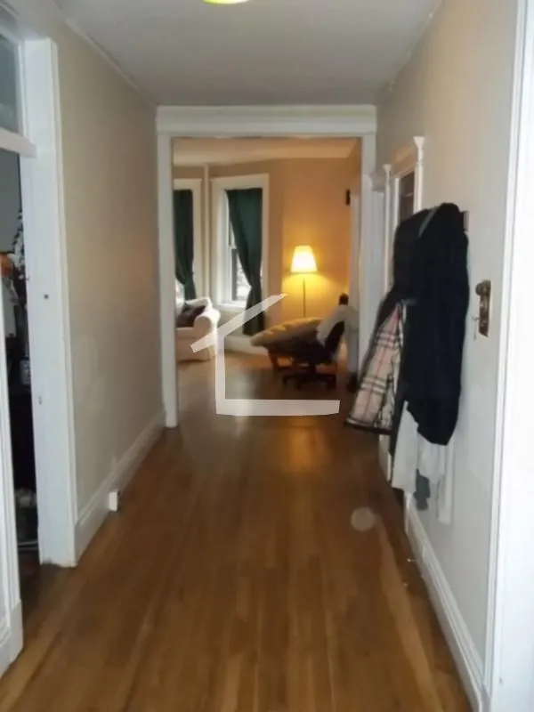 5 bed, 1.5 bath apartment for rent at 9 Euston St Unit 2, Longwood — photo 4 of 9