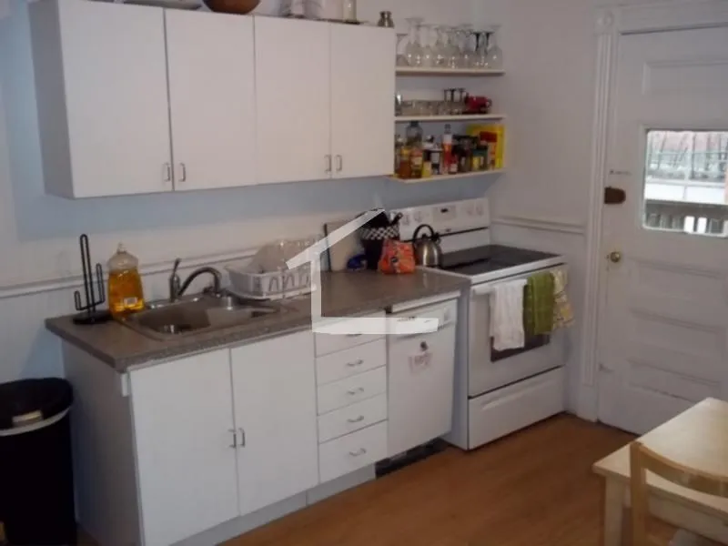 5 bed, 1.5 bath apartment for rent at 9 Euston St Unit 2, Longwood — photo 3 of 9