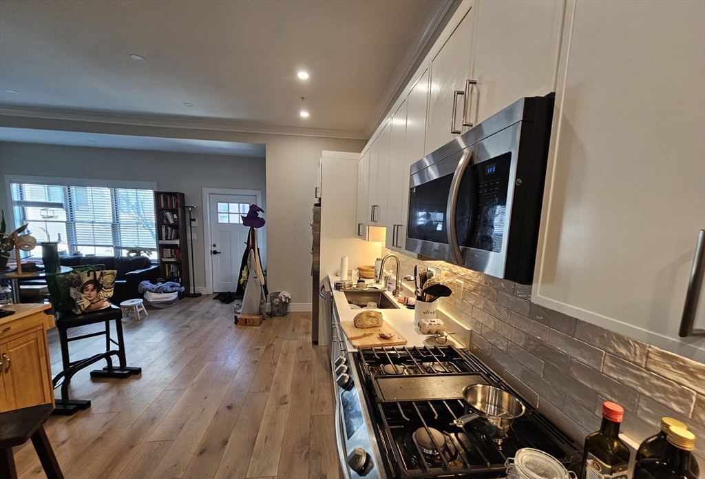 2 bed, 2 bath apartment for rent at 9 Everett St Unit 1, Allston — photo 4 of 6