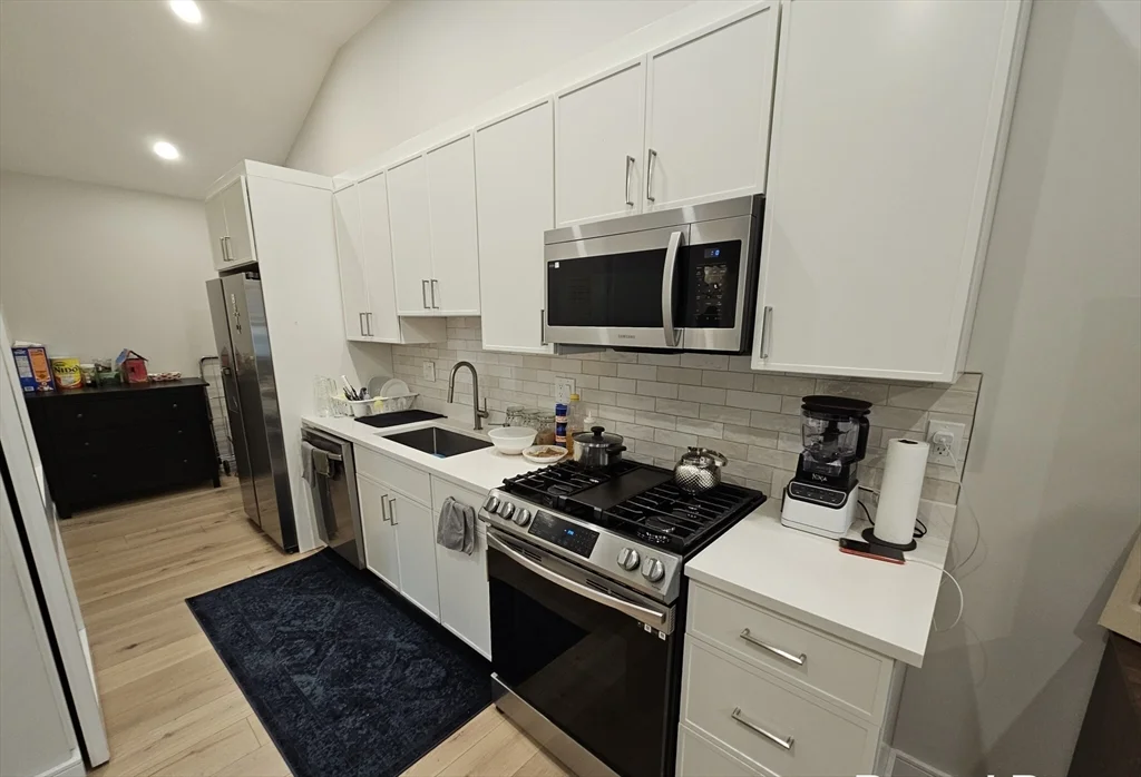 1 bed, 1 bath apartment for rent at 9 Everett Unit 6, Allston — photo 4 of 4