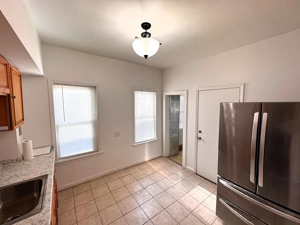 3 bed, 1 bath apartment for rent at 9 Fairmont Pl Unit 1, Malden — photo 2 of 13